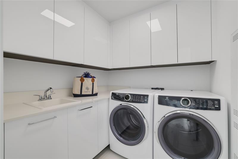 Image 33 of 55 For 153 Seabreeze Blvd  1001s