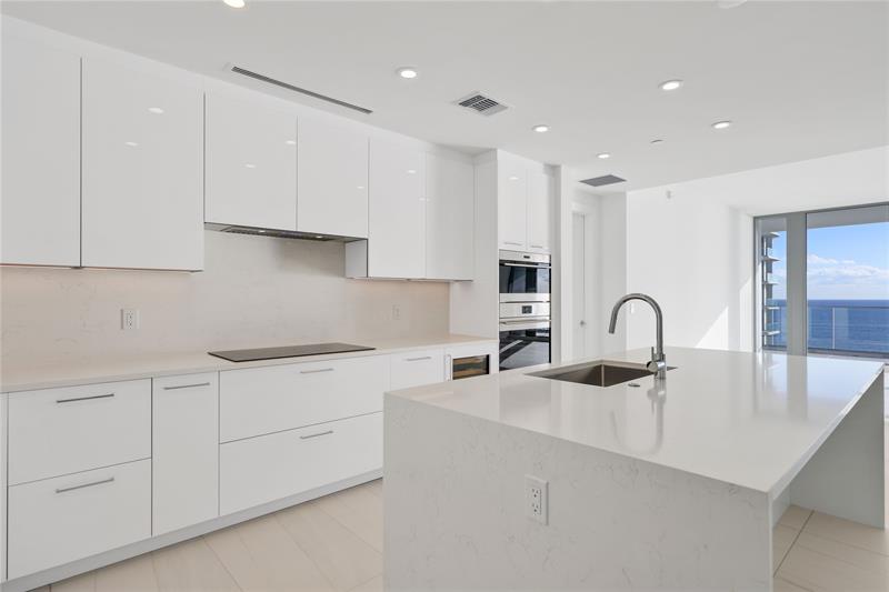 Image 8 of 55 For 153 Seabreeze Blvd  1001s