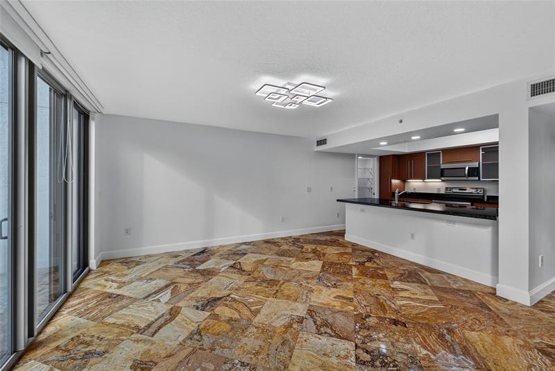 Image 10 of 44 For 900 2nd St  302