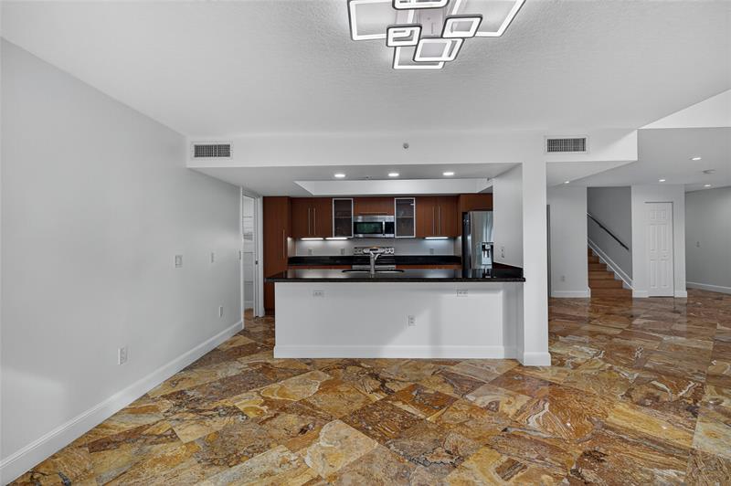 Image 11 of 44 For 900 2nd St  302