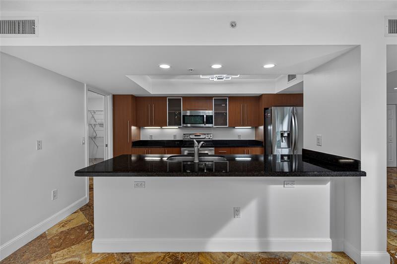 Image 13 of 44 For 900 2nd St  302