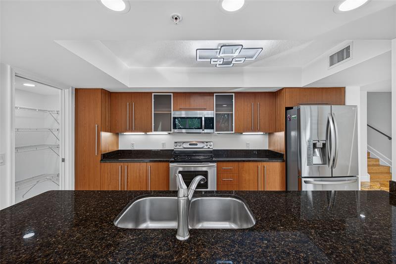 Image 15 of 44 For 900 2nd St  302