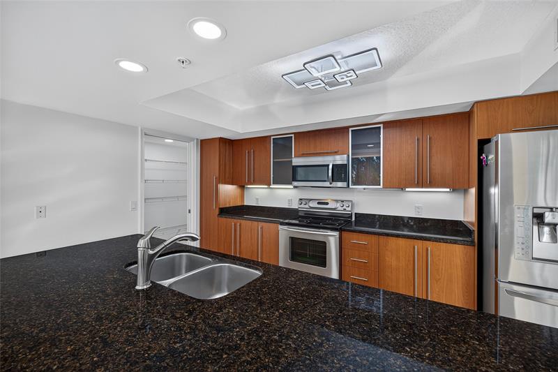 Image 16 of 44 For 900 2nd St  302