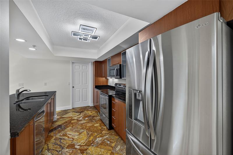 Image 17 of 44 For 900 2nd St  302