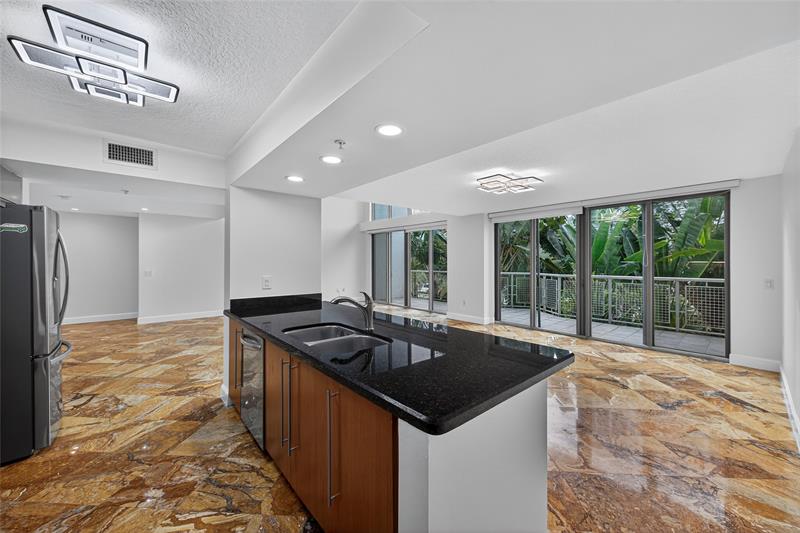 Image 18 of 44 For 900 2nd St  302