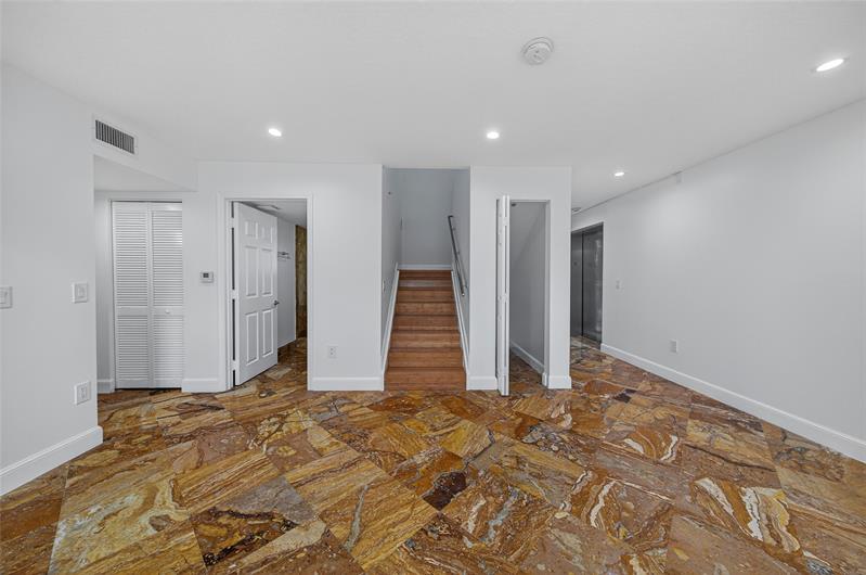 Image 19 of 44 For 900 2nd St  302