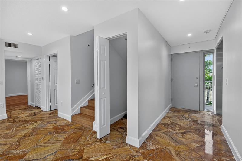 Image 20 of 44 For 900 2nd St  302