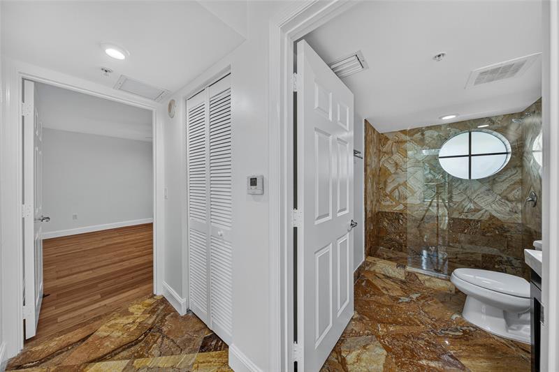 Image 21 of 44 For 900 2nd St  302