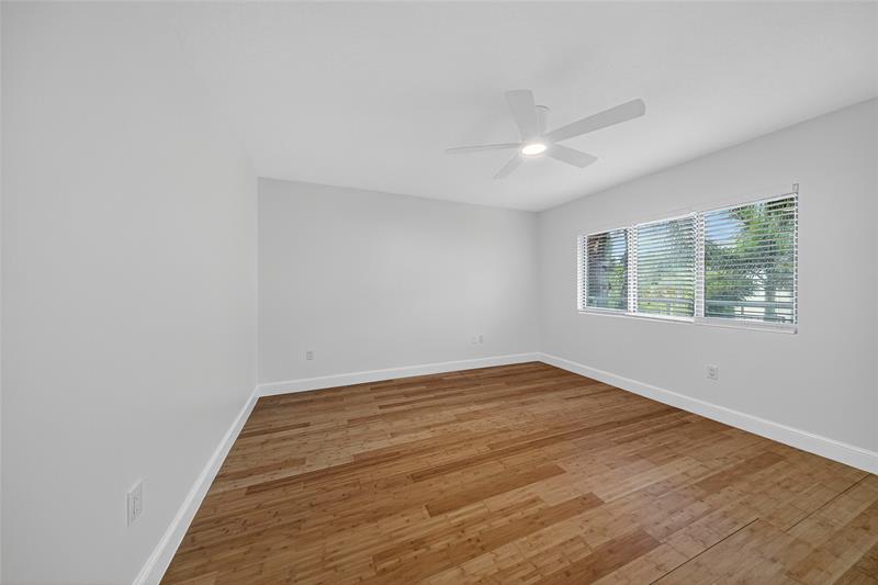 Image 22 of 44 For 900 2nd St  302