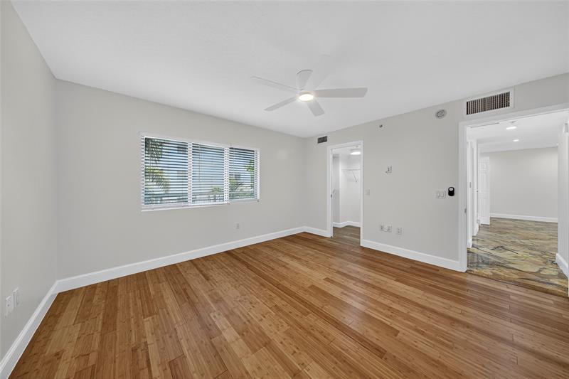 Image 23 of 44 For 900 2nd St  302