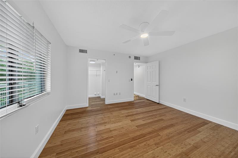 Image 24 of 44 For 900 2nd St  302