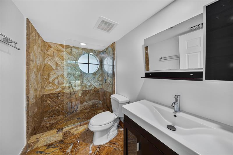 Image 26 of 44 For 900 2nd St  302