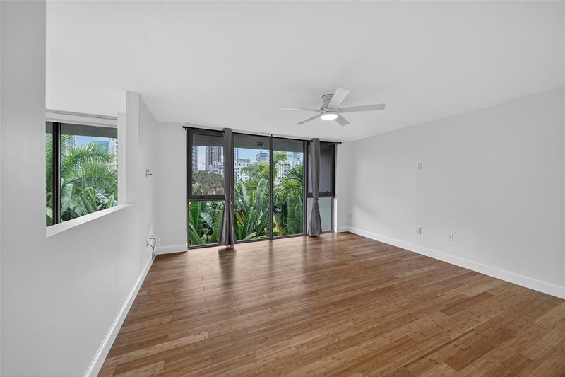 Image 27 of 44 For 900 2nd St  302