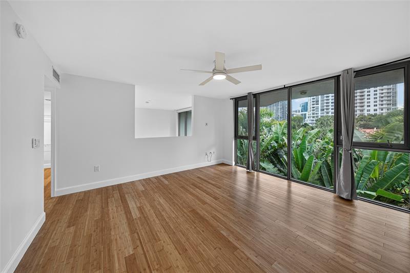 Image 28 of 44 For 900 2nd St  302