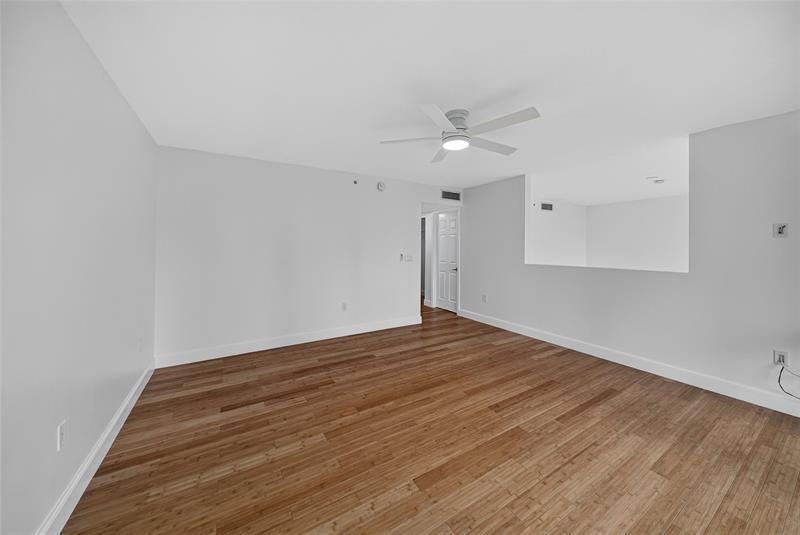 Image 29 of 44 For 900 2nd St  302