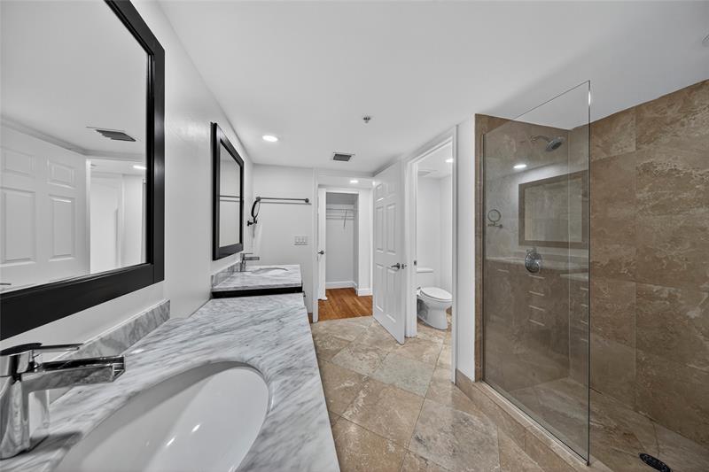 Image 32 of 44 For 900 2nd St  302