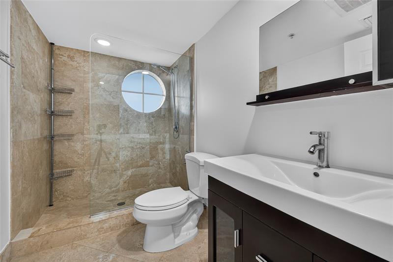 Image 38 of 44 For 900 2nd St  302