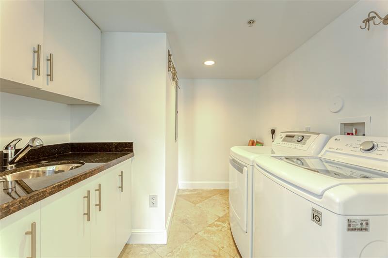 Image 39 of 44 For 900 2nd St  302