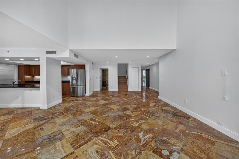 Image 6 of 44 For 900 2nd St  302