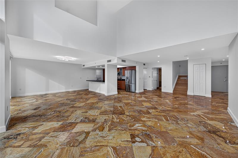 Image 7 of 44 For 900 2nd St  302