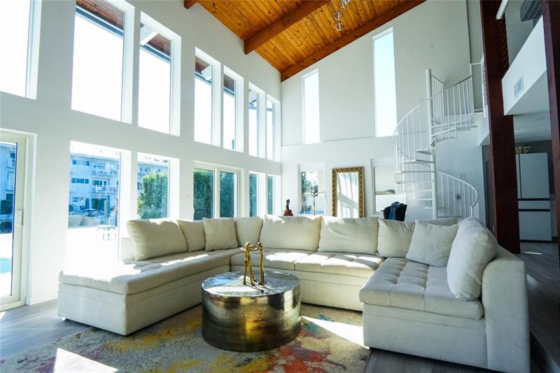 Image 11 of 57 For 600 Victoria Ter