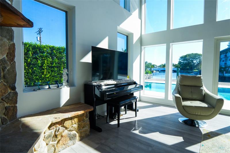 Image 13 of 57 For 600 Victoria Ter