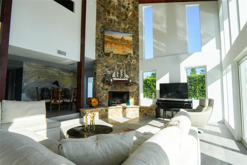 Image 14 of 57 For 600 Victoria Ter