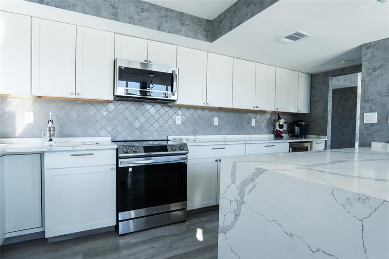 Image 25 of 57 For 600 Victoria Ter