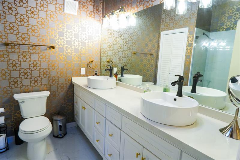 Image 48 of 57 For 600 Victoria Ter