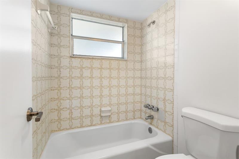 Image 21 of 27 For 4090 42nd Ave  309