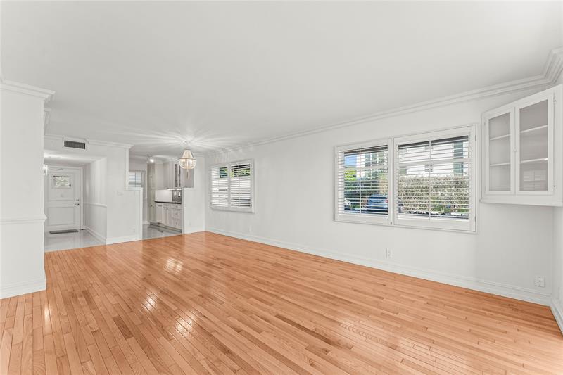 Image 10 of 30 For 750 Spanish River Blvd  1010