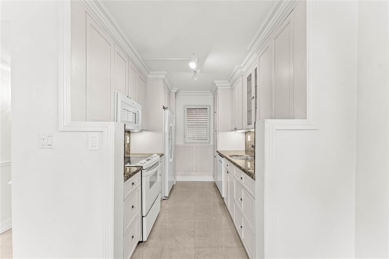 Image 4 of 30 For 750 Spanish River Blvd  1010