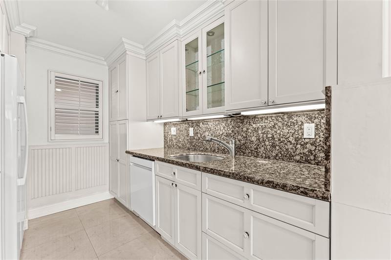 Image 6 of 30 For 750 Spanish River Blvd  1010