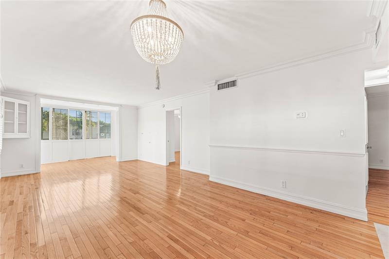 Image 8 of 30 For 750 Spanish River Blvd  1010