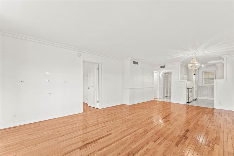 Image 9 of 30 For 750 Spanish River Blvd  1010