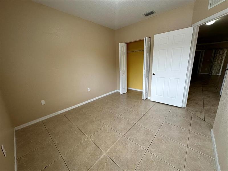 Image 11 of 16 For 1091 Golden Lakes Boulevard  422