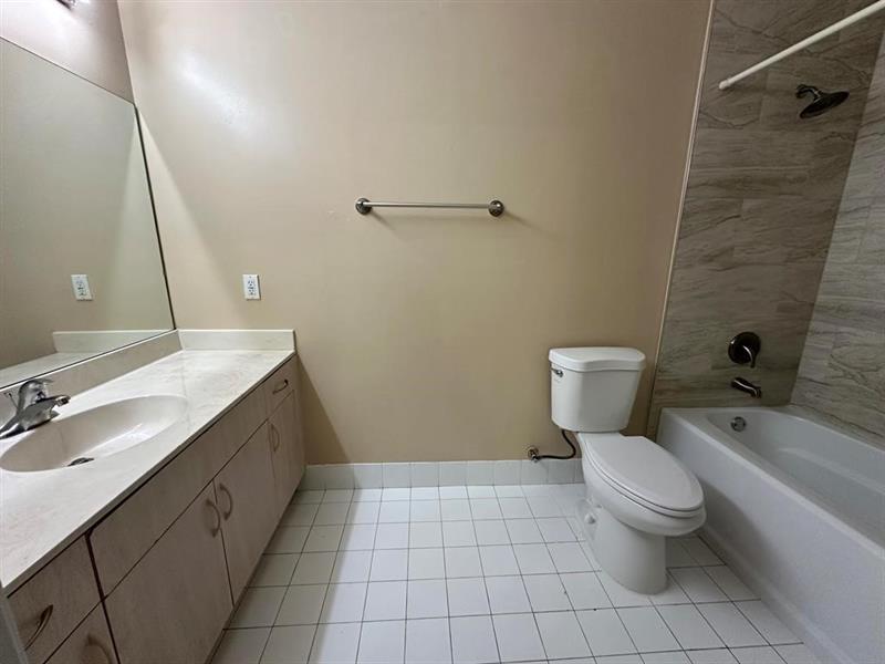 Image 12 of 16 For 1091 Golden Lakes Boulevard  422