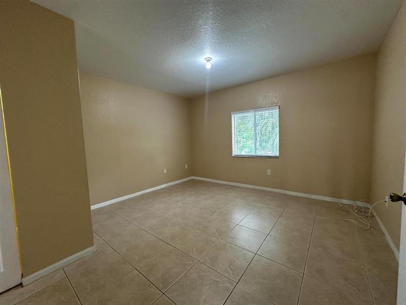 Image 13 of 16 For 1091 Golden Lakes Boulevard  422