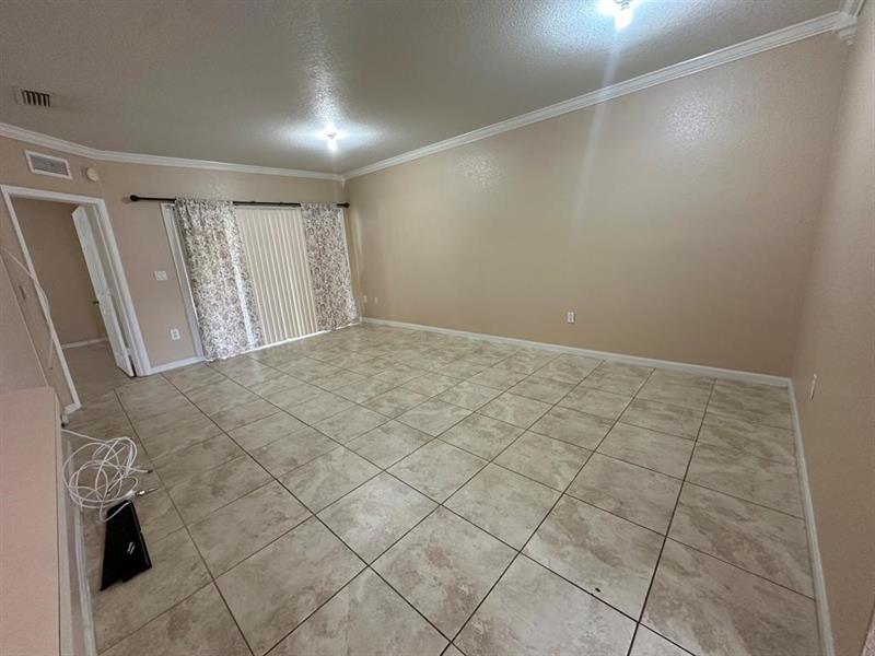 Image 15 of 16 For 1091 Golden Lakes Boulevard  422