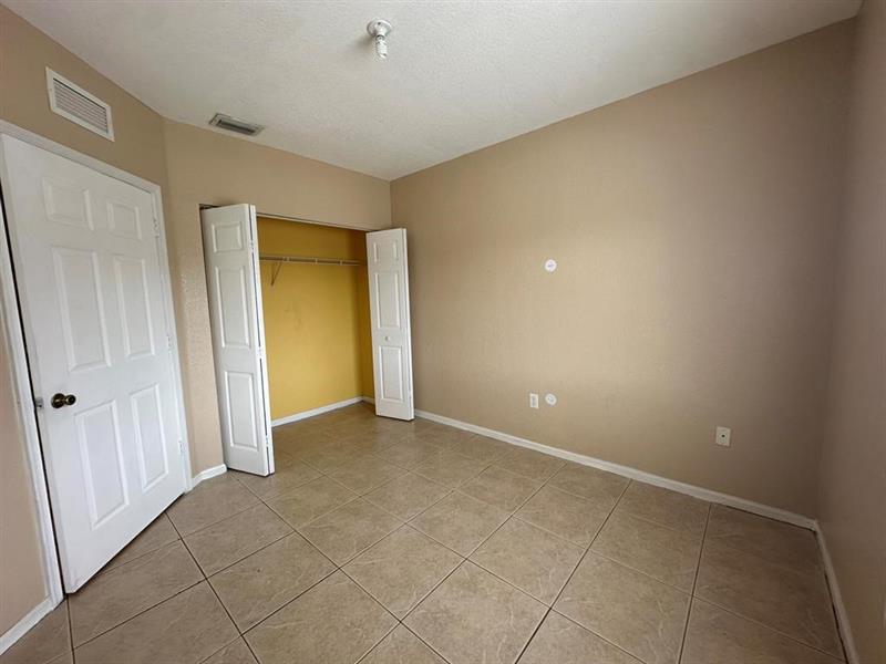 Image 7 of 16 For 1091 Golden Lakes Boulevard  422