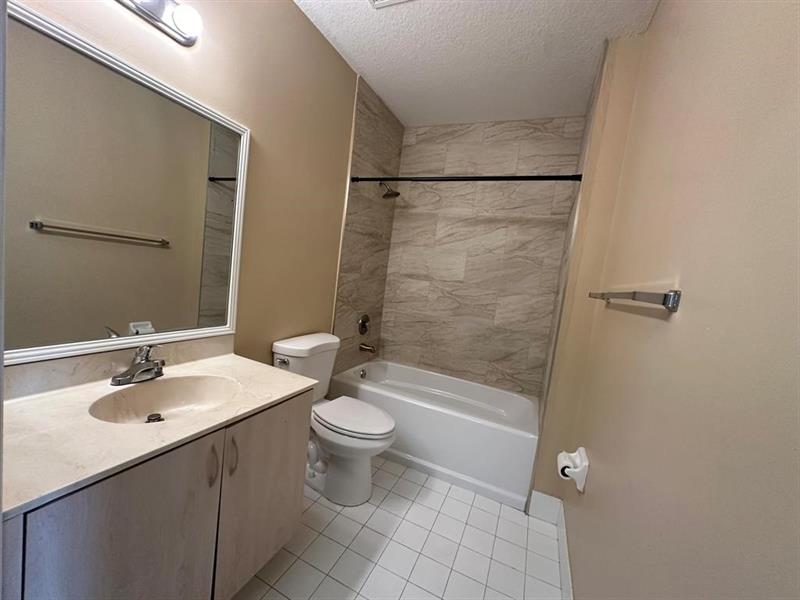 Image 9 of 16 For 1091 Golden Lakes Boulevard  422