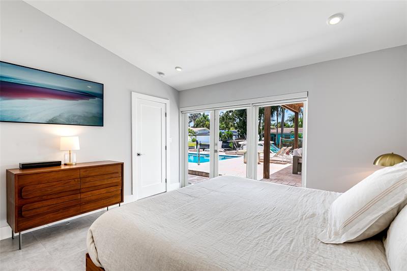 Image 17 of 35 For 1704 4th Ct  