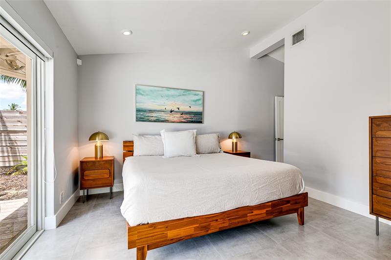 Image 18 of 35 For 1704 4th Ct  