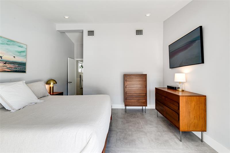 Image 19 of 35 For 1704 4th Ct  