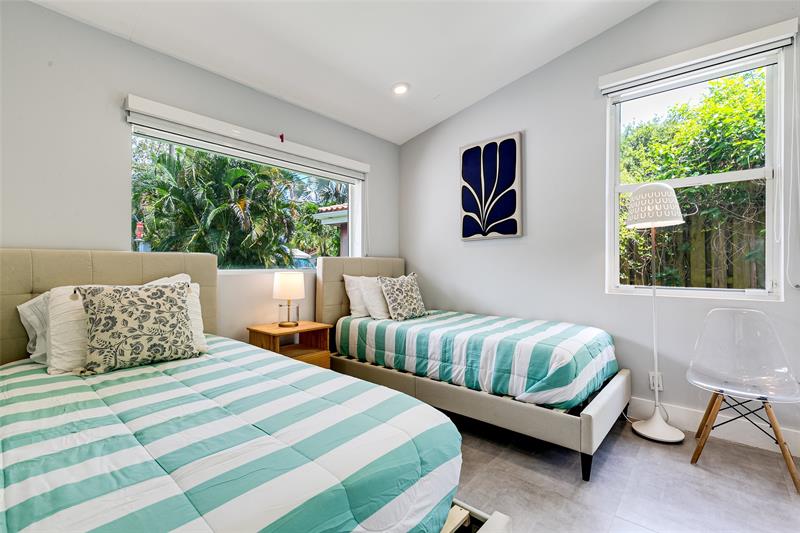 Image 25 of 35 For 1704 4th Ct  