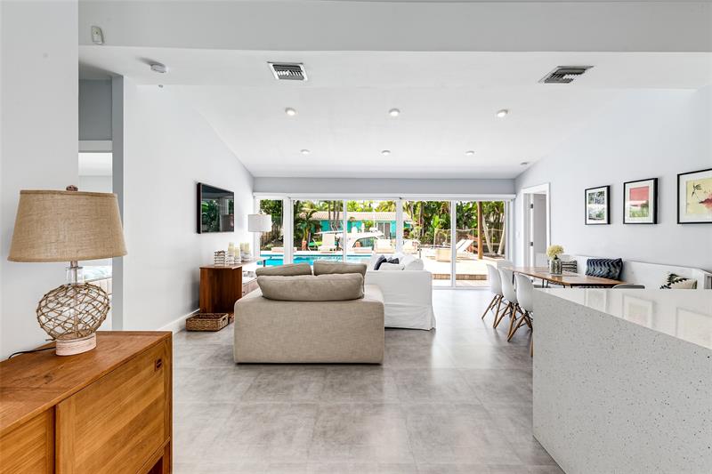 Image 5 of 35 For 1704 4th Ct  