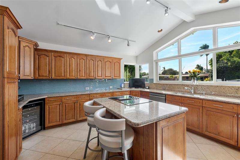 Image 18 of 65 For 731 4th Ave  