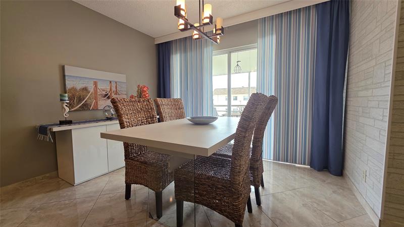 Image 10 of 22 For 4047 16th St  302