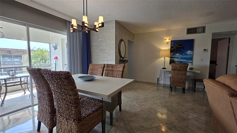 Image 14 of 22 For 4047 16th St  302