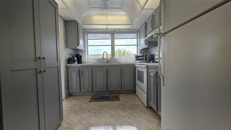 Image 4 of 22 For 4047 16th St  302